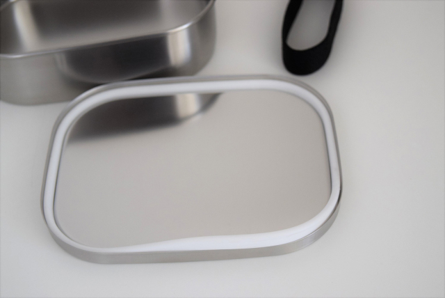 角型フードボックス中