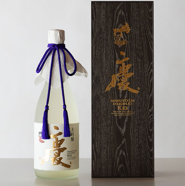 金箔「慶」鮮やか、フォーマルな日本酒｜鳴門鯛 大吟醸 慶 720ml