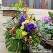 古希祝い花　70歳誕生日お祝い花　アレンジメント　二子玉川の花屋ネイティブフラワーイーダ