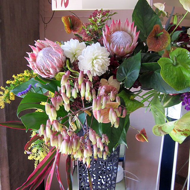 公演祝い　ステージフラワー　楽屋見舞い花　二子玉川の花屋スタンド花