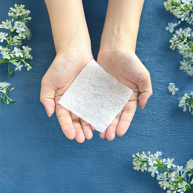 WULURA　白　花背景