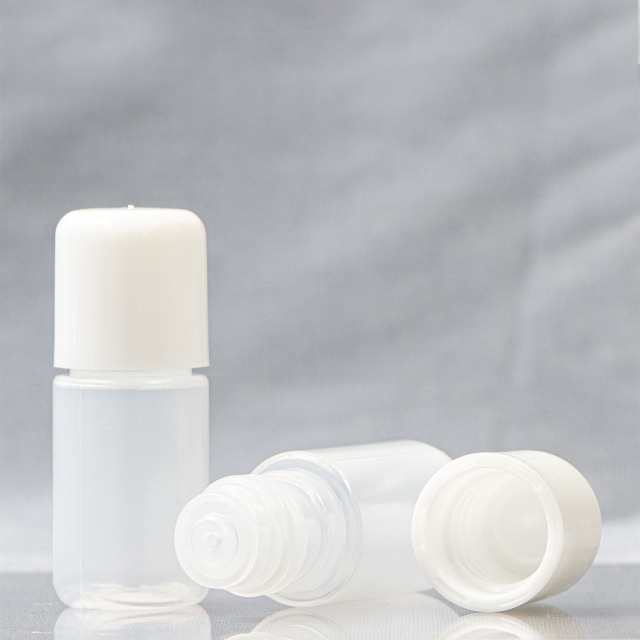 穴あき中栓付きミニボトル3ml