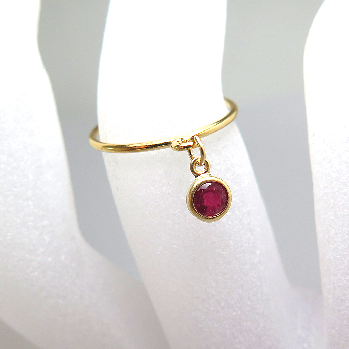 14kgfチャームリング（指輪）天然石ルビー＜7月誕生石＞（含浸処理）4mm（ラウンド）（サイズ目安：13号）「ゴールドフィルド」（25個）