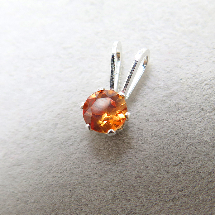 シルバー925パーツ/4mm/6本爪スタッドペンダントトップ（合成石パパラチアサファイア＜9月誕生石＞・4mm）（1個）