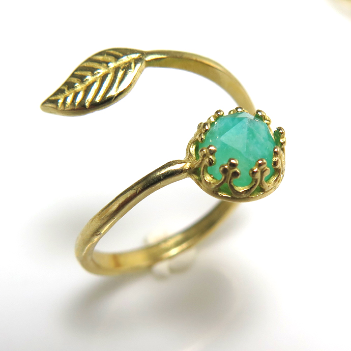 天然石アマゾナイト・ローズカット指輪リング・リーフ（ベゼルカボションラウンド・6mm）（真鍮ブラス・ゴールドカラー）（1個）