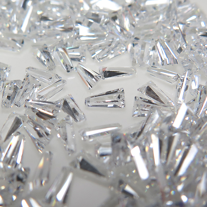 キュービックジルコニアcz【AAA】・ルース（裸石）・テーパー【4×1.5×1mm】ファセットカット（0.466g入/50個相当）