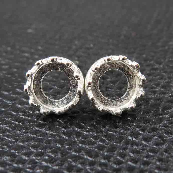 ピアス 空枠 ラウンド クラウン（ベゼルセッティング/カボション）6mm（真鍮ブラス・シルバーカラー）25ペア