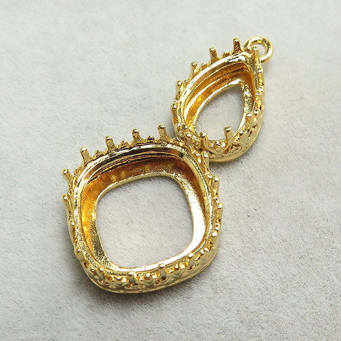 ベゼル チャーム 石枠 空枠 （ペア10×7mm＋ クッション12mm）アクセサリー（真鍮ブラス・ゴールドカラー）（1個）