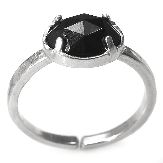 ブラックオニキス 天然石 指輪 ローズカット ハンマードリング（4本爪 カボションオーバル横8×6mm）真鍮ブラス・シルバーカラー