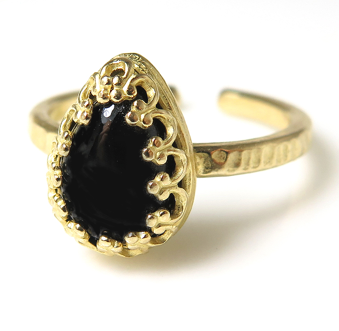 ブラックオニキス 指輪 天然石（ペアシェイプ・カボション 10×7mm）（真鍮ブラス・ゴールドカラー）