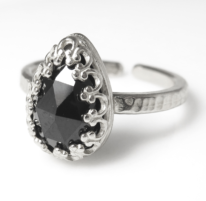 ブラックオニキス 指輪 天然石（カボション ローズカット ペアシェイプ・10×7mm）（真鍮ブラス・シルバーカラー）