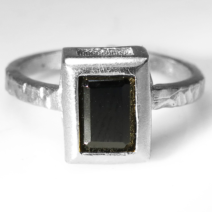 ブラックオニキス 指輪 レクタングル オクタゴン 長方形リング 天然石 7×5mm 真鍮ブラス・シルバーカラー 1個