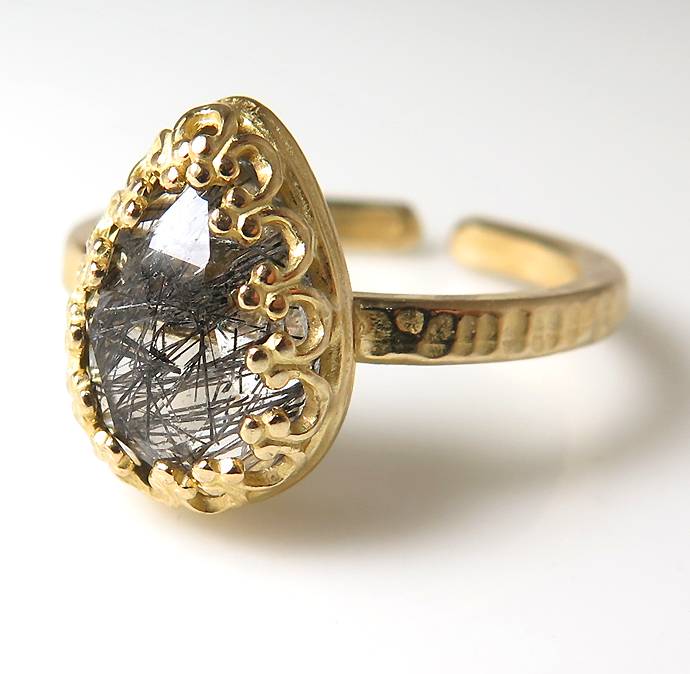 ブラックルチルクオーツ リング 指輪 天然石（カボション ローズカット ペアシェイプ・10×7mm）（真鍮ブラス・ゴールドカラー）