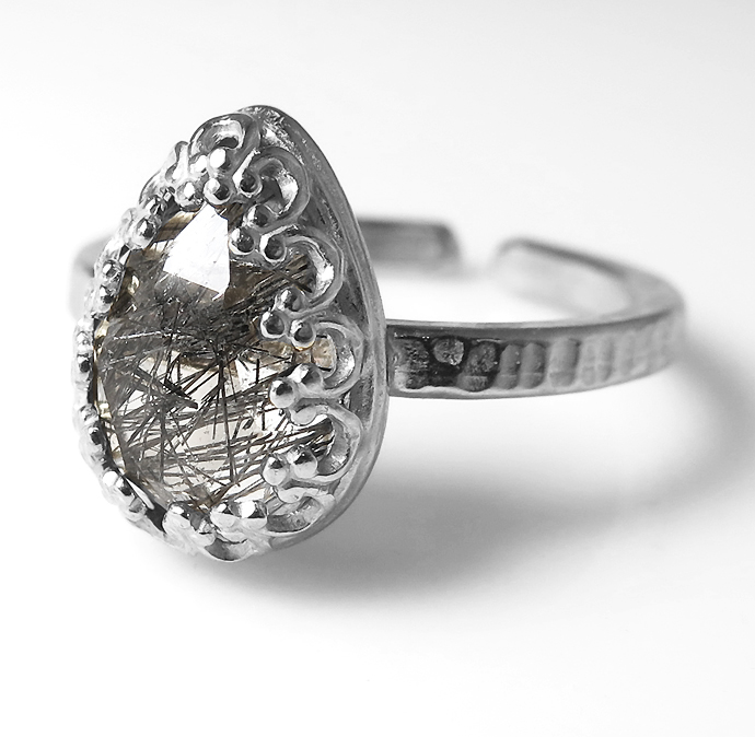 ブラックルチルクオーツ 指輪 リング 指輪 天然石（カボション ローズカット ペアシェイプ・10×7mm）（真鍮ブラス・シルバーカラー）
