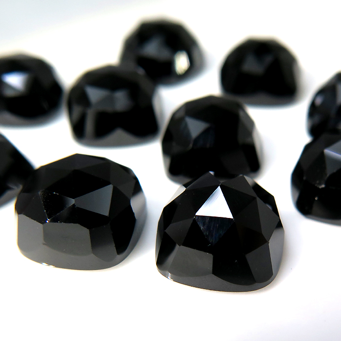 ブラックスピネル 天然石ルース/クッション スクエア カボションローズカット【6mm】（25個）
