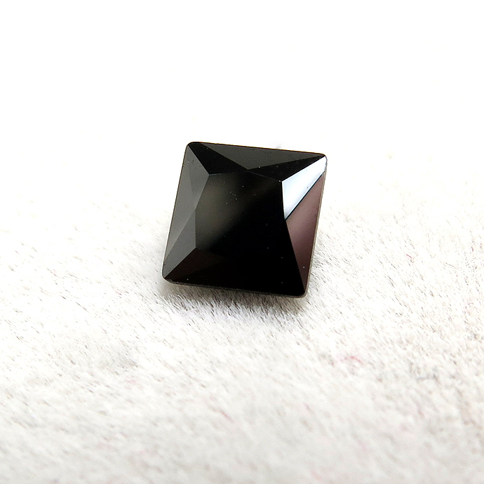 ブラックスピネル 天然石ルース・スクエア【4mm】ファセットカット（12個）