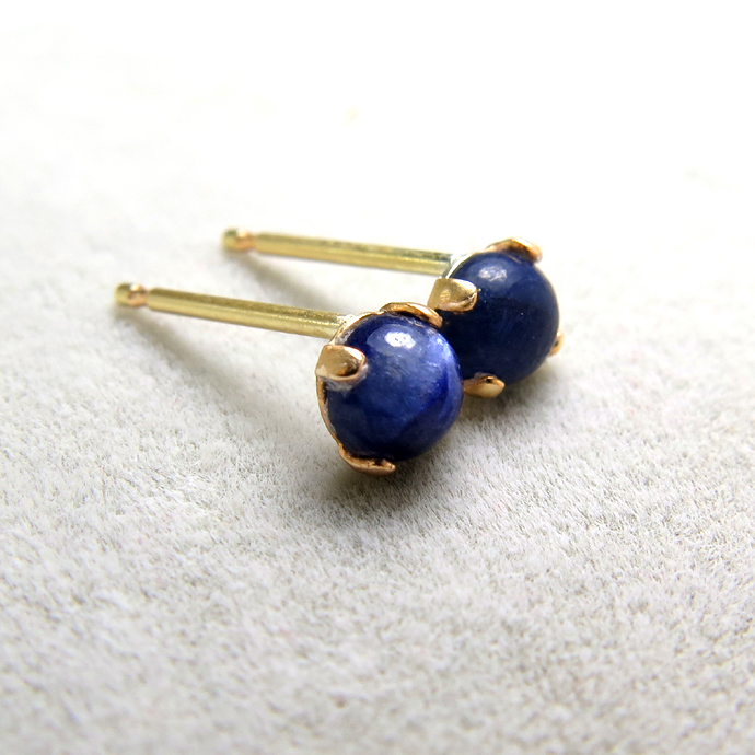 カボションピアス（天然石ブルーサファイア＜9月誕生石＞ 4mm）「ゴールドフィルド（14kgf）」（1ペア）