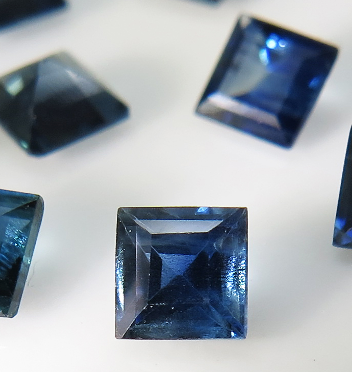 ブルーサファイア ルース 天然石（加熱処理）アフリカ/スクエア【3mm】ファセットカット（2個）