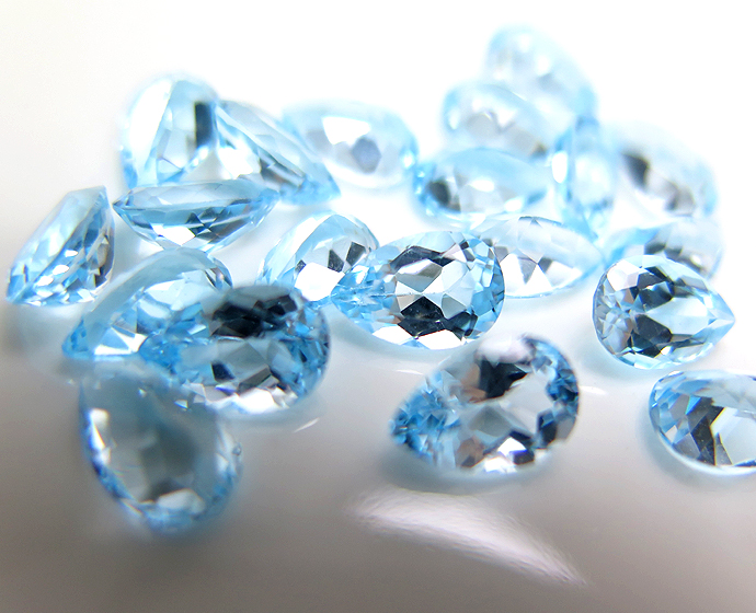 天然石ルース（裸石）・ブルートパーズ（スカイブルー）（ブラジル）/ペアシェイプ【6×4mm】ファセットカット（25個）