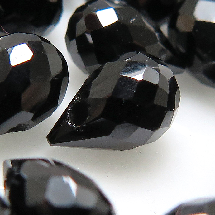 ブラックスピネル ビーズ ブリオレット 天然石ルース 【ティアドロップカット 5×3mm 横穴 しずく】 （25個）