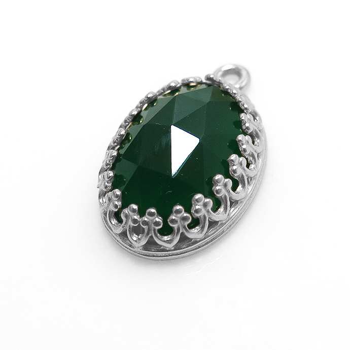 グリーンオニキス・ペンダントトップ 天然石（ベゼルセッティング/カボションローズカット）10×8mm（真鍮ブラス・シルバーカラー）（1個）