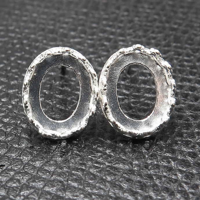 シルバーピアス 空枠 オーバル クラウン（ベゼルセッティング/カボション）8×6mm（真鍮ブラス・シルバーカラー）10ペア