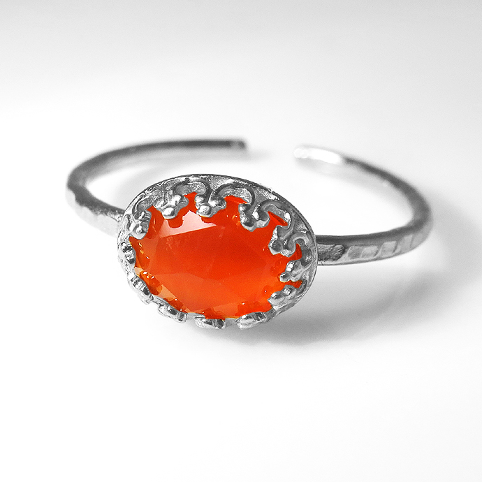 カーネリアンリング 指輪 ローズカット＜7月誕生石＞ （カボションオーバル横8×6mm）（真鍮ブラス・シルバーカラー）（1個）