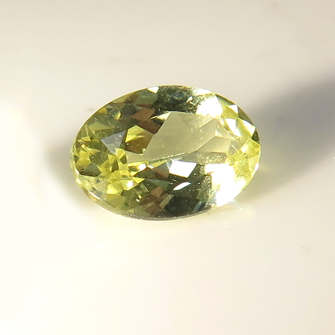 クリソベリル ルース Chrysoberyl 天然石ルース スリランカ産/非加熱  オーバル ファセットカット 4×3mm（1個）
