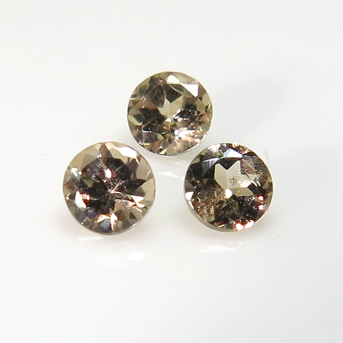 カラーチェンジガーネット 天然石 ルース ラウンド マダガスカル産・非加熱【3mm】ファセットカット（2個）