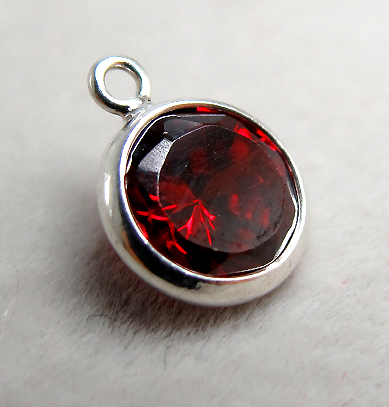 SV925シルバーチャーム/CZキュービックジルコニア（ラウンド6mm）（レッド）（1個）