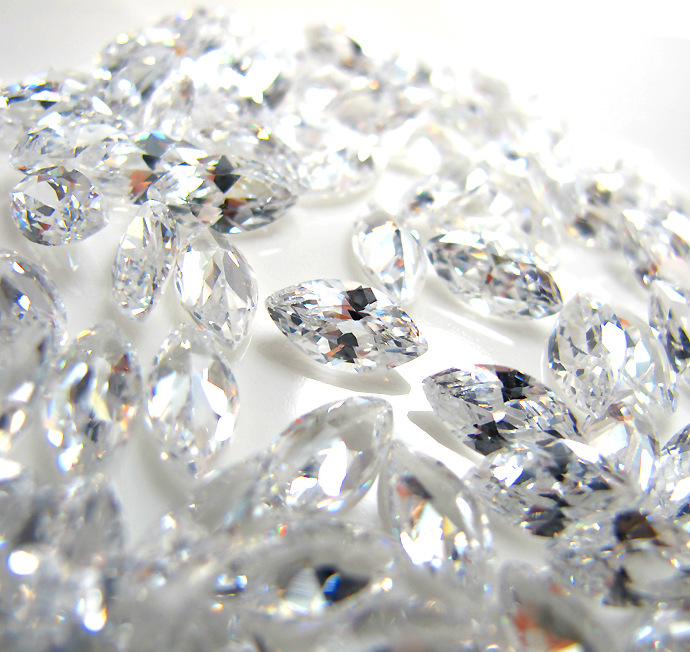 キュービックジルコニアcz【AAA】・ルース（裸石）・/マーキス【16×8mm】ファセットカット（100個）