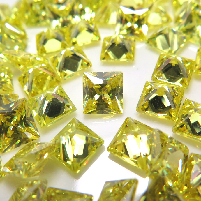 キュービックジルコニアcz【AAA】・ルース（裸石）【ペリドット】/スクエア【4×4mm】ファセットカット（250個）