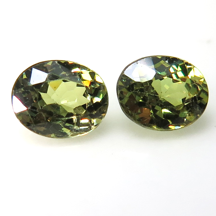 デマントイドガーネット 天然石ルース ナミビア産（非加熱）オーバル【4.5×3.7mm】ファセットカット（1個）