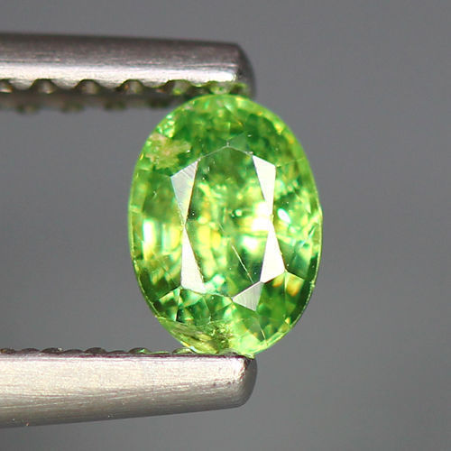 天然石ルース（裸石）デマントイドガーネット（ロシア産/非加熱）オーバル【5.2×3.8×2.7mm】ファセットカット（1個）