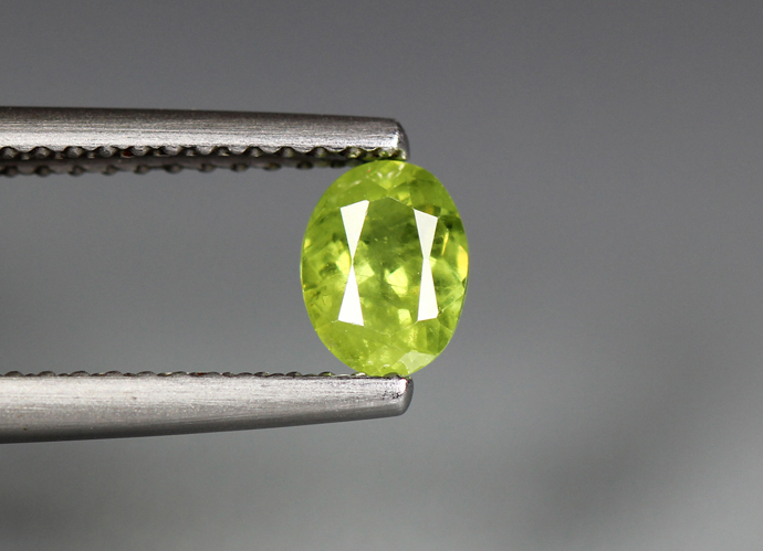 天然石ルース（裸石）デマントイドガーネット（ナミビア産/非加熱）オーバル【5.8×4.4×3.0mm】ファセットカット（1個）
