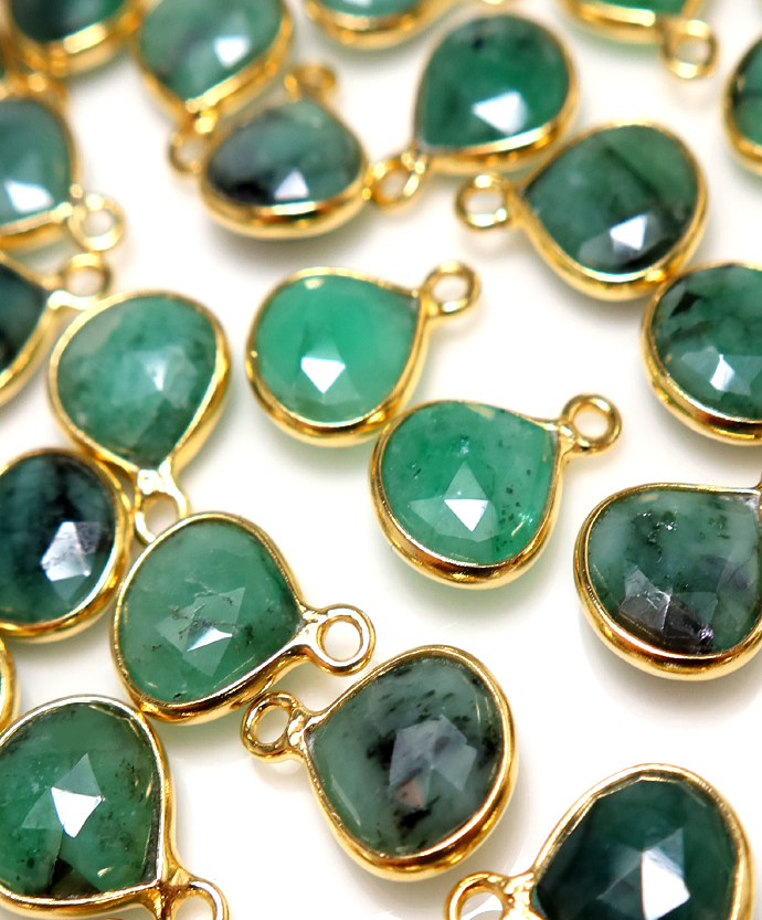 エメラルド 天然石チャーム・ペンダントトップ ハート マロン12×9mm シルバー925 18金ゴールドプレーテッド ベゼル （1個）