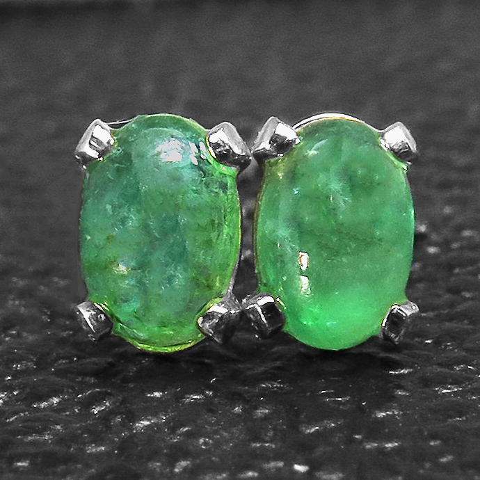 エメラルドピアス 天然石 ブラジル オーバル 6×4mm 4本爪 ＜5月誕生石＞ シルバーSV925
