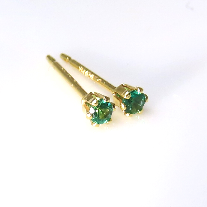 エメラルドピアス＜5月誕生石＞合成石 14K 金 2mmラウンド6本爪・スタッドピアス（立て爪ピアス）（25ペア）