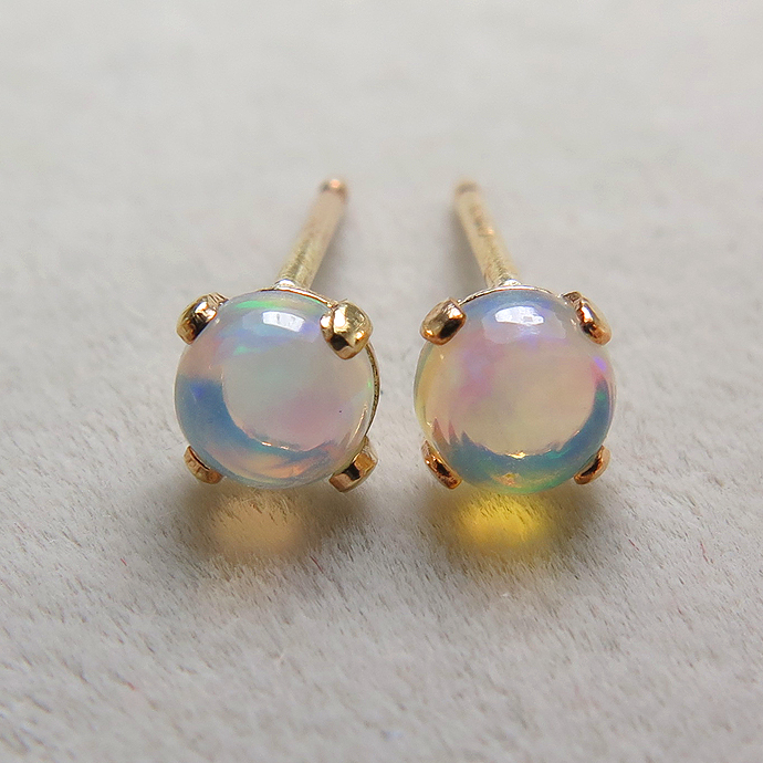 カボションピアス（天然石エチオピアンオパール＜10月誕生石＞ 4mm）「ゴールドフィルド（14kgf）」（1ペア）