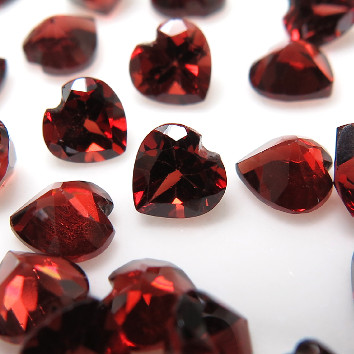 天然石ルース（裸石）・ガーネット/ハート【5mm】ファセットカット（250個）