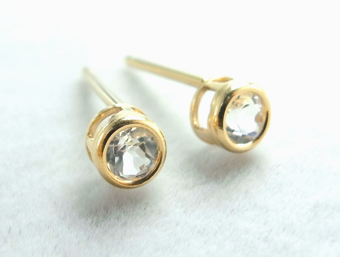 ポストピアス（ベゼルセッティング・天然石ホワイトトパーズ＜11月誕生石＞3mm）「ゴールドフィルド（14kgf）」（5ペア）