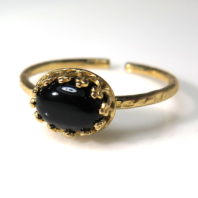 天然石指輪  ブラックオニキス ハンマードリング（カボションオーバル横8×6mm）（真鍮ブラス・ゴールドカラー）（1個）