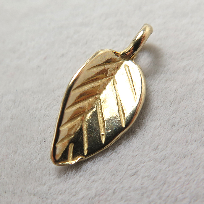 チャーム（リーフ）【B】（12mm×7mm）（真鍮ブラス・ゴールドカラー）（50個）