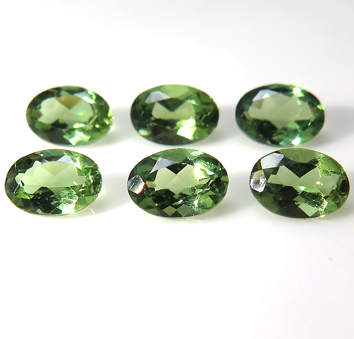 グリーンアパタイト ルース 天然石 （マダガスカル産・非加熱）オーバル 6×4mm ファセットカット（25個）