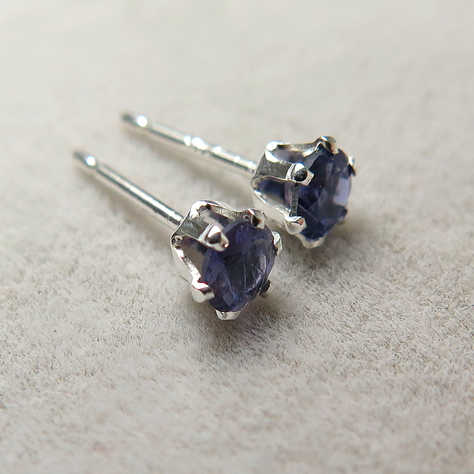 sv925シルバースタッドピアス（3mmラウンド6本爪）天然石アイオライト＜3月・9月誕生石＞（10ペア）