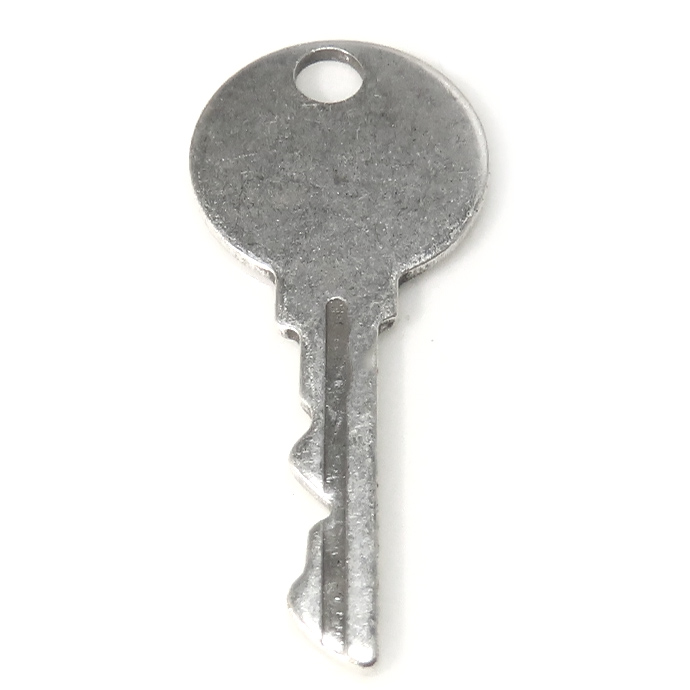 キーチャーム 鍵 key charm 33mm×15mm 真鍮 アンティークシルバーカラー（50個）