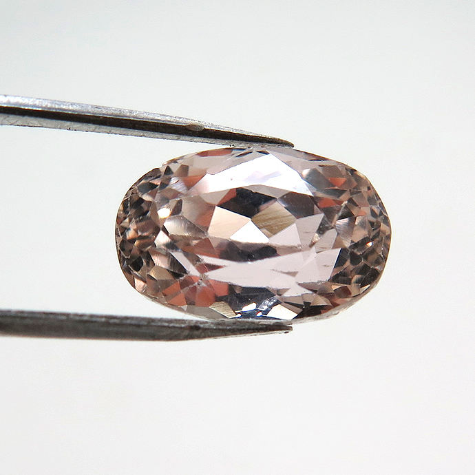 天然石ルース（裸石）クンツァイト（非加熱・ブラジル産）オーバル【12.13×7.80×8.46mm】ファセットカット（1個）