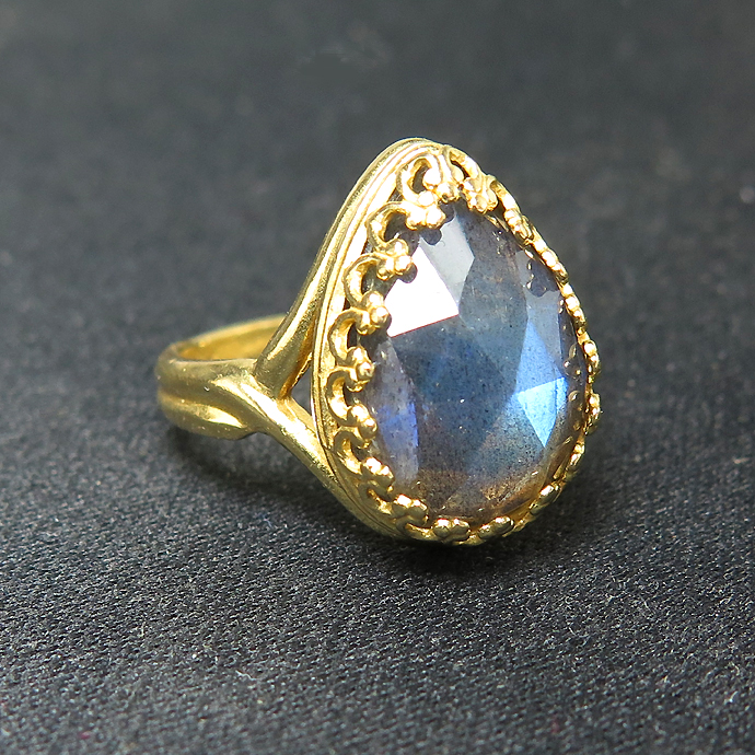 天然石ラブラドライト指輪（カボション ローズカット ペアシェイプ・14×10mm）（真鍮ブラス・ゴールドカラー）（1個）