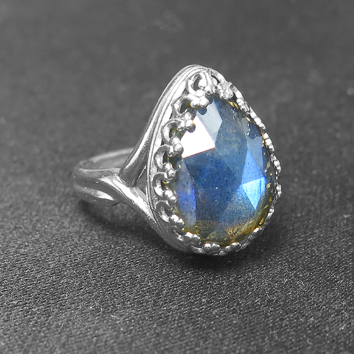 ラブラドライト リング 指輪（カボション ローズカット ペアシェイプ・14×10mm）（真鍮ブラス・シルバーカラー）（1個）
