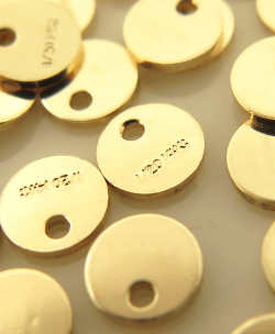 14kgf タグ 板カン クオリティー パーツ 刻印 ゴールドフィルド（4mmラウンド） 1ホール （25個）